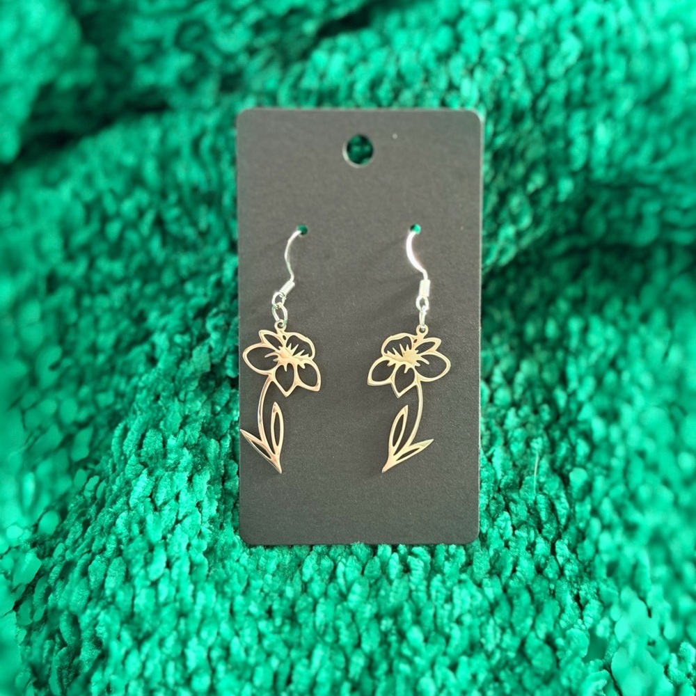 Chic Silver Floral Drop Earrings